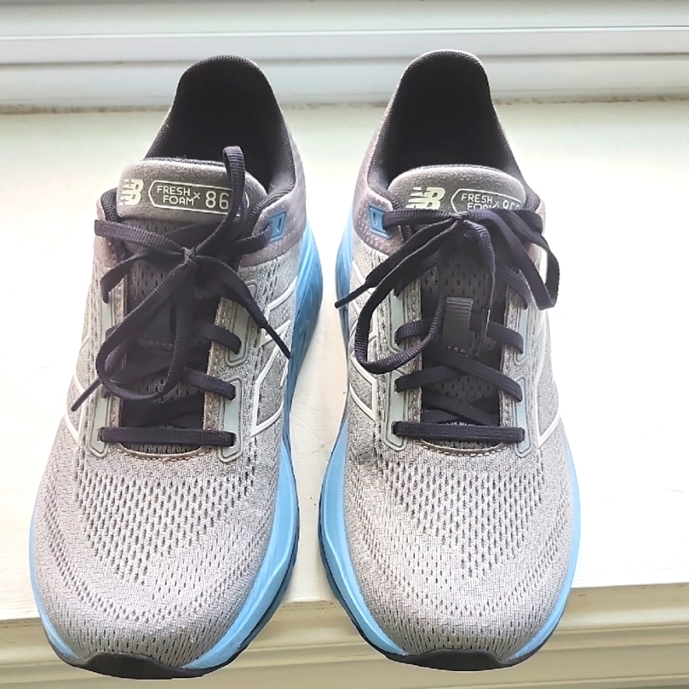 New Balance 860 Running Shoes.